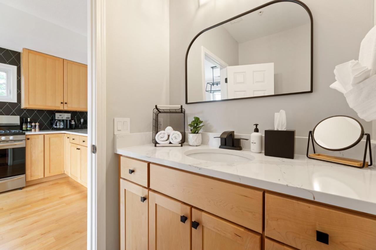 Midtown Modern - Urban Condo Walkable To Bars And Beach Traverse City Eksteriør billede