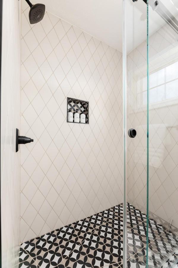 Midtown Modern - Urban Condo Walkable To Bars And Beach Traverse City Eksteriør billede