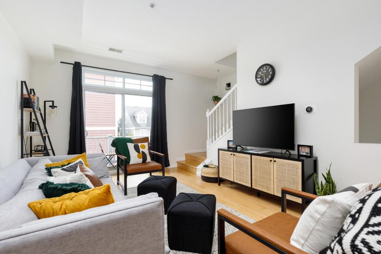 Midtown Modern - Urban Condo Walkable To Bars And Beach Traverse City Eksteriør billede