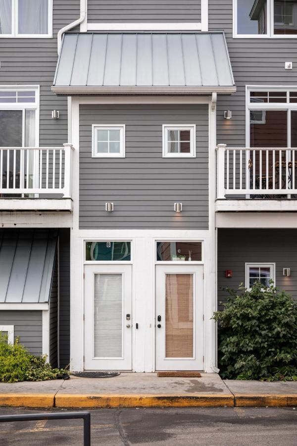Midtown Modern - Urban Condo Walkable To Bars And Beach Traverse City Eksteriør billede
